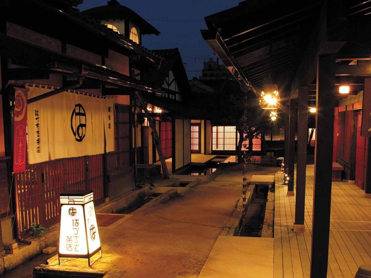Готель Ooedo Onsen Monogatari Yamashiro Saichoraku Каґа Екстер'єр фото